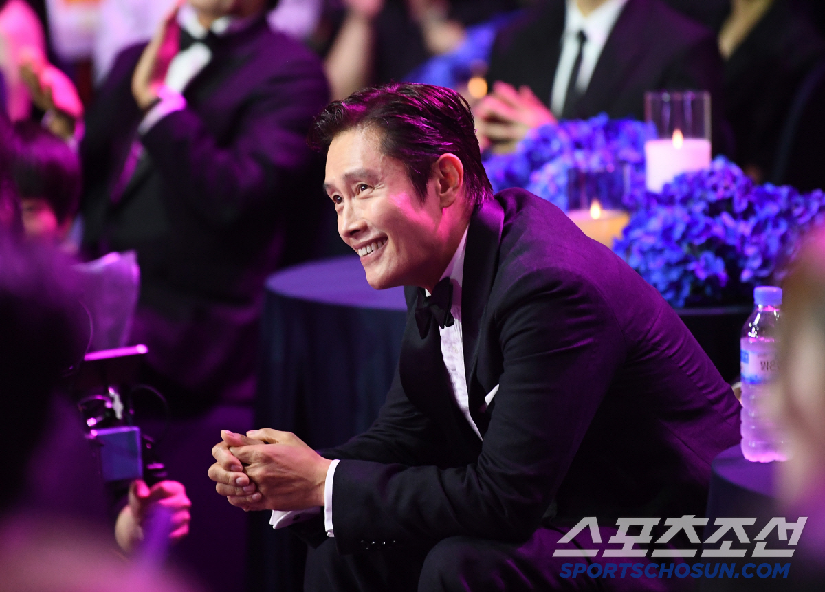 [제4회 BSA] 역시 '월드★' 품격…이병헌, 트로피보다 더 빛난 존재…