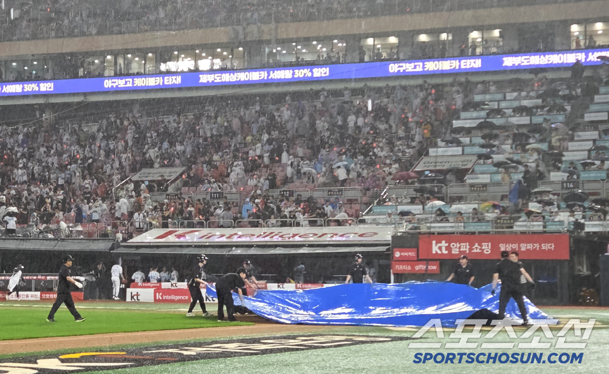 "갑자기 눈 앞에 나타났더라"…포수 파울플라이로 득점을? 500승 사령탑…