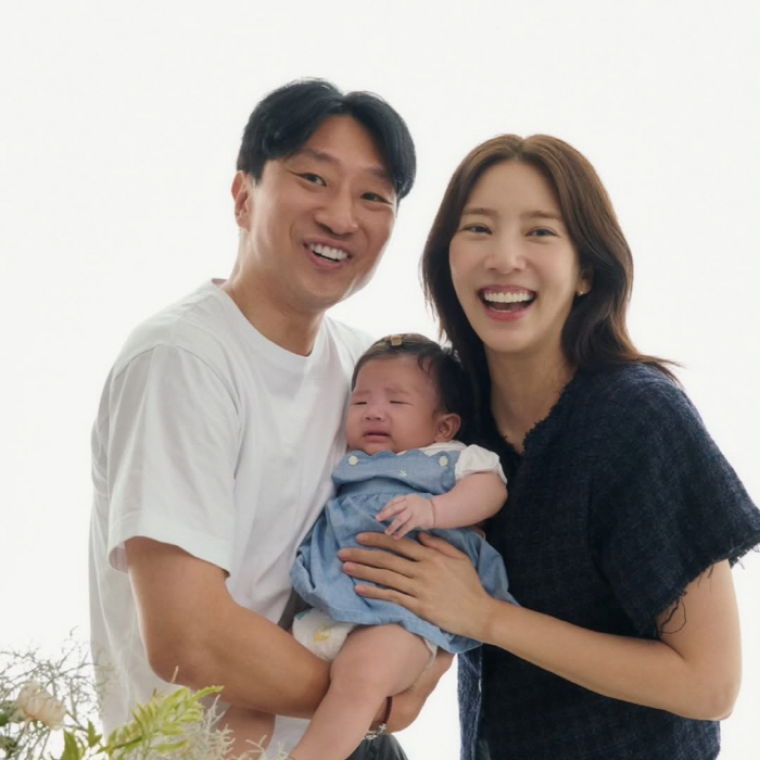 손담비♥이규혁 딸, 금반지 2개 끼고...화려한 100일 잔치 "건강히 …