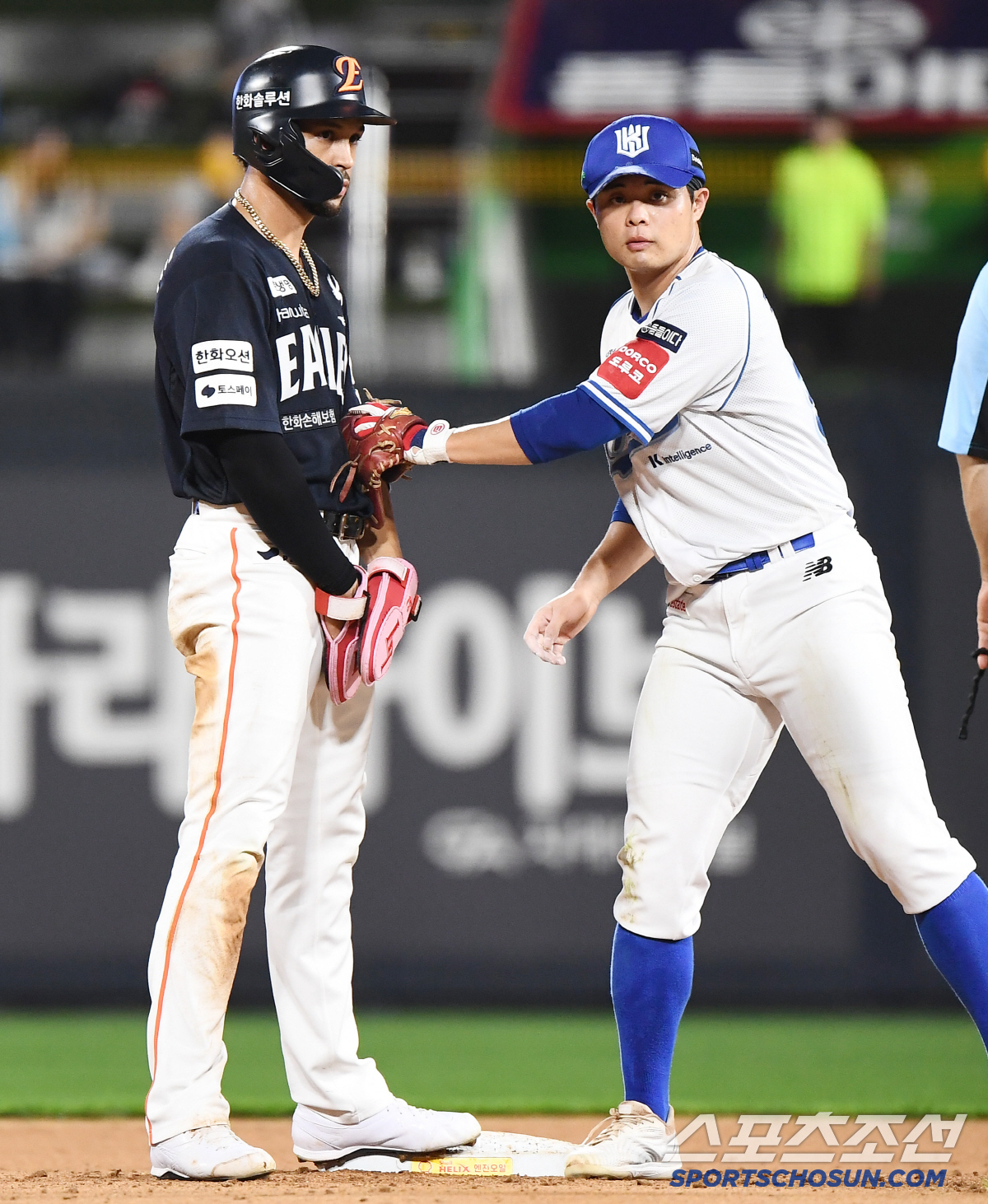[포토] 리버스 병살인데 태그 안한 권동진