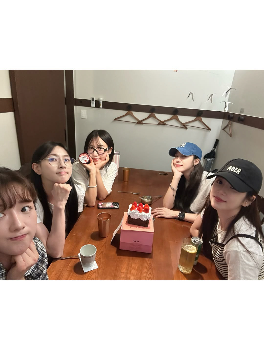 에이핑크도 불화설…'탈퇴' 손나은만 빠진 오하영 생일파티[SCin스타]