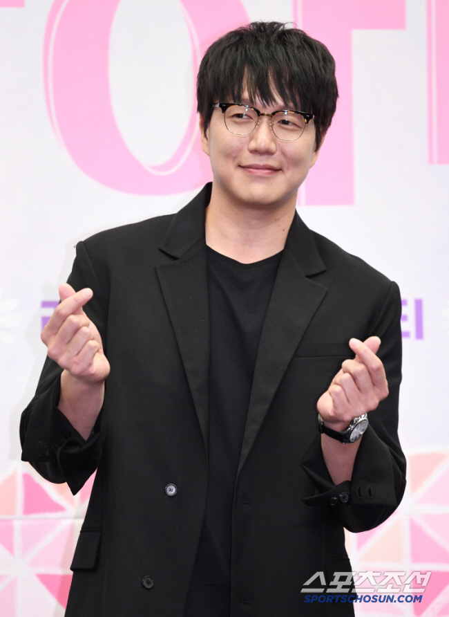 성시경, 호구됐나…726만원 피부 시술 바가지 논란 "대응無"[SC이슈]
