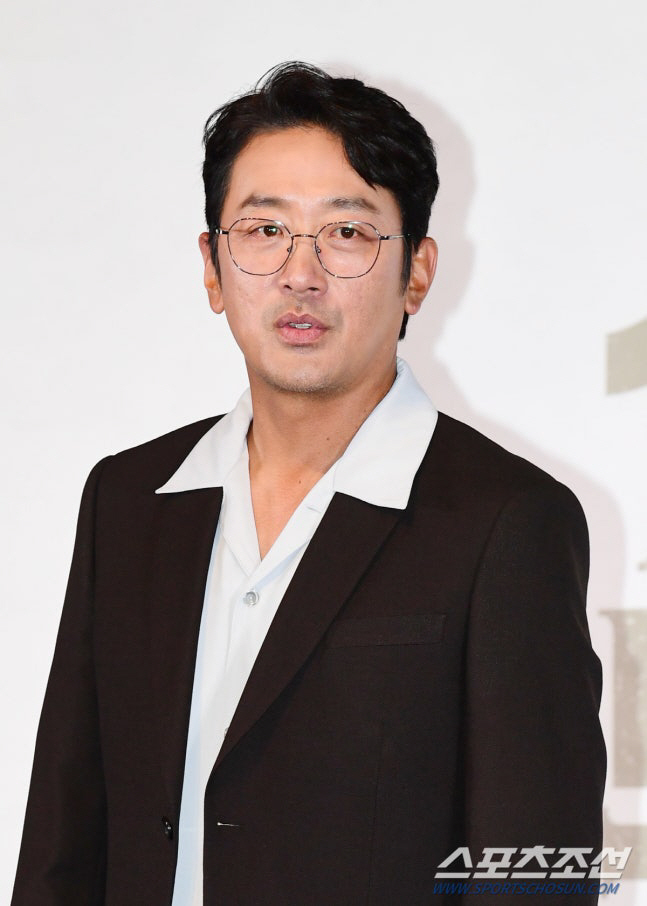 하정우, 팬 별명 "최음제" 논란...소속사 "팬분께 직접 사과, 언행 …