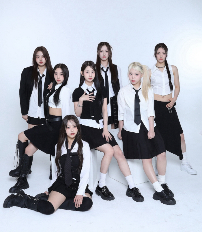 댄스팀 'Piece of Cake', 첫 버스킹 무대 성료…퍼포먼스로 시…