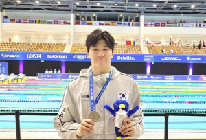한국기록 보유 윤지환, 하계U대회 배영 50ｍ서 0.02초차 은메달