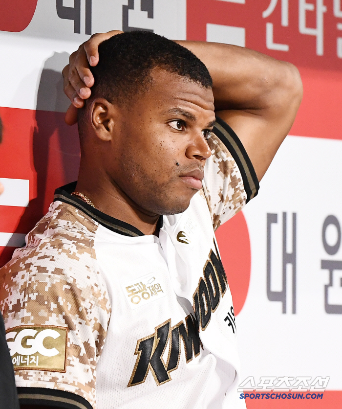 '아니, 은퇴할 선수를 데리고 온 거야?' 꼴찌팀 황당 영입, 1등팀 '대박'에 변명도 못하네
