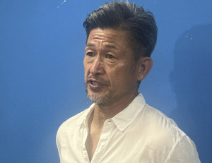 '환갑 직전인데 현역'...'프로 통산 40번째 시즌' 日 레전드, 기록 집착은 계속된다...日도 한숨 