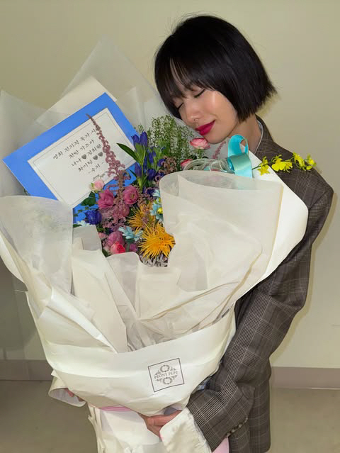 [SCin스타] ‘꽃보다 나나’…팬사랑에 윙크로 보답 “감사합니다♥”