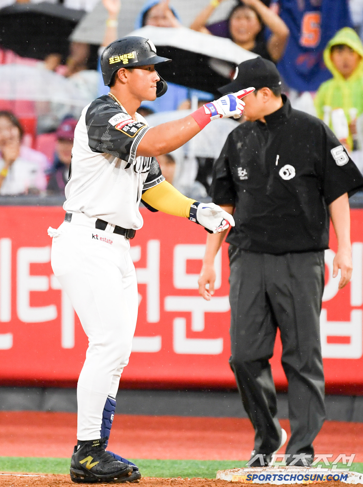 '규정 타석 임박' KBO 신기록 타자 역전? 140m 홈런보다 6할 출…