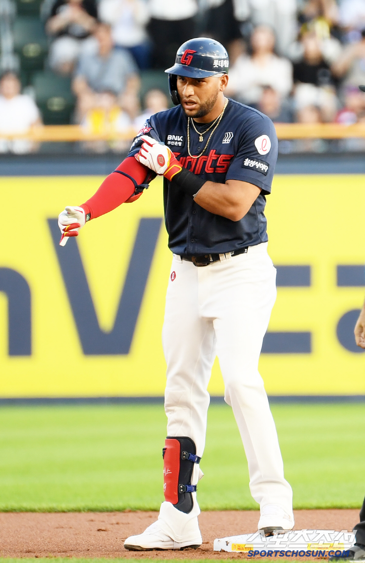 '규정 타석 임박' KBO 신기록 타자 역전? 140m 홈런보다 6할 출…