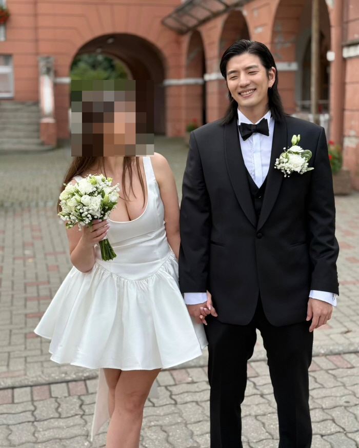 '맹모닝 논란' 맹기용 셰프,  폴란드 여친과 6년만에 웨딩마치…"우리 결혼했어요"