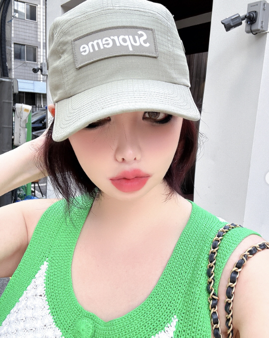 박봄, 일부러 눈 밑 시커멓게 칠하고 외출..."필터 안써" 자신감 드러…