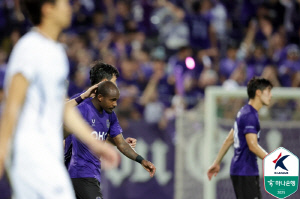 [현장리뷰]'김보경 환상 FK골' FC안양 3연패 탈출, '카이오 퇴장→12G 무승' 대구FC 4-0 제압