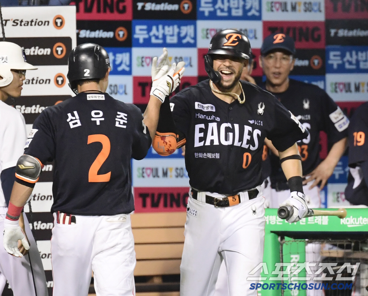 절대 1강 최강 한화, 9회말 아찔했다! 12연승+10연승 → 두산 제물…