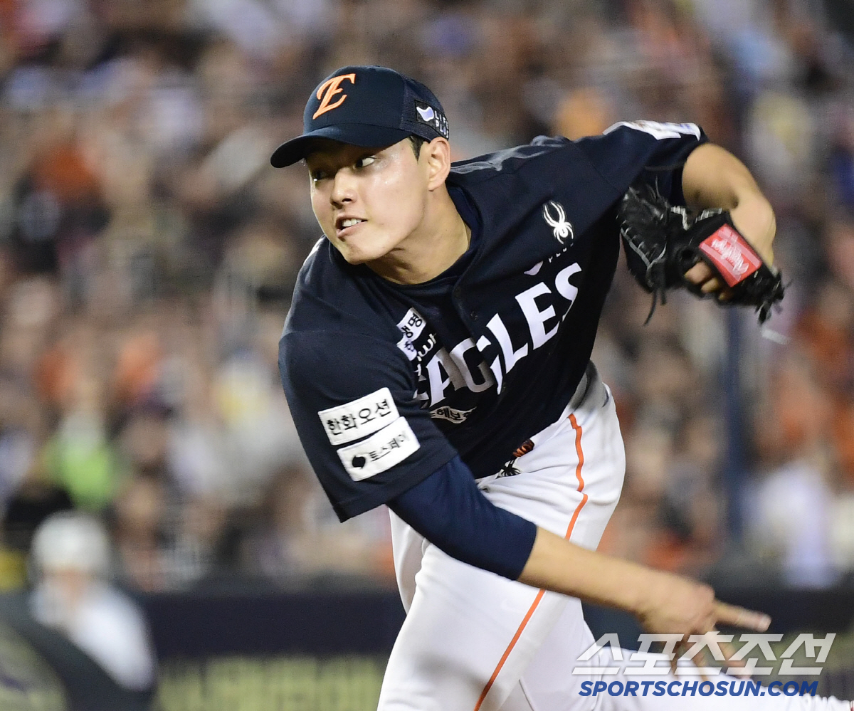 '158km 쾅! 8승 안착' 문동주, 리베라토 리스펙이 먼저였다 → "…