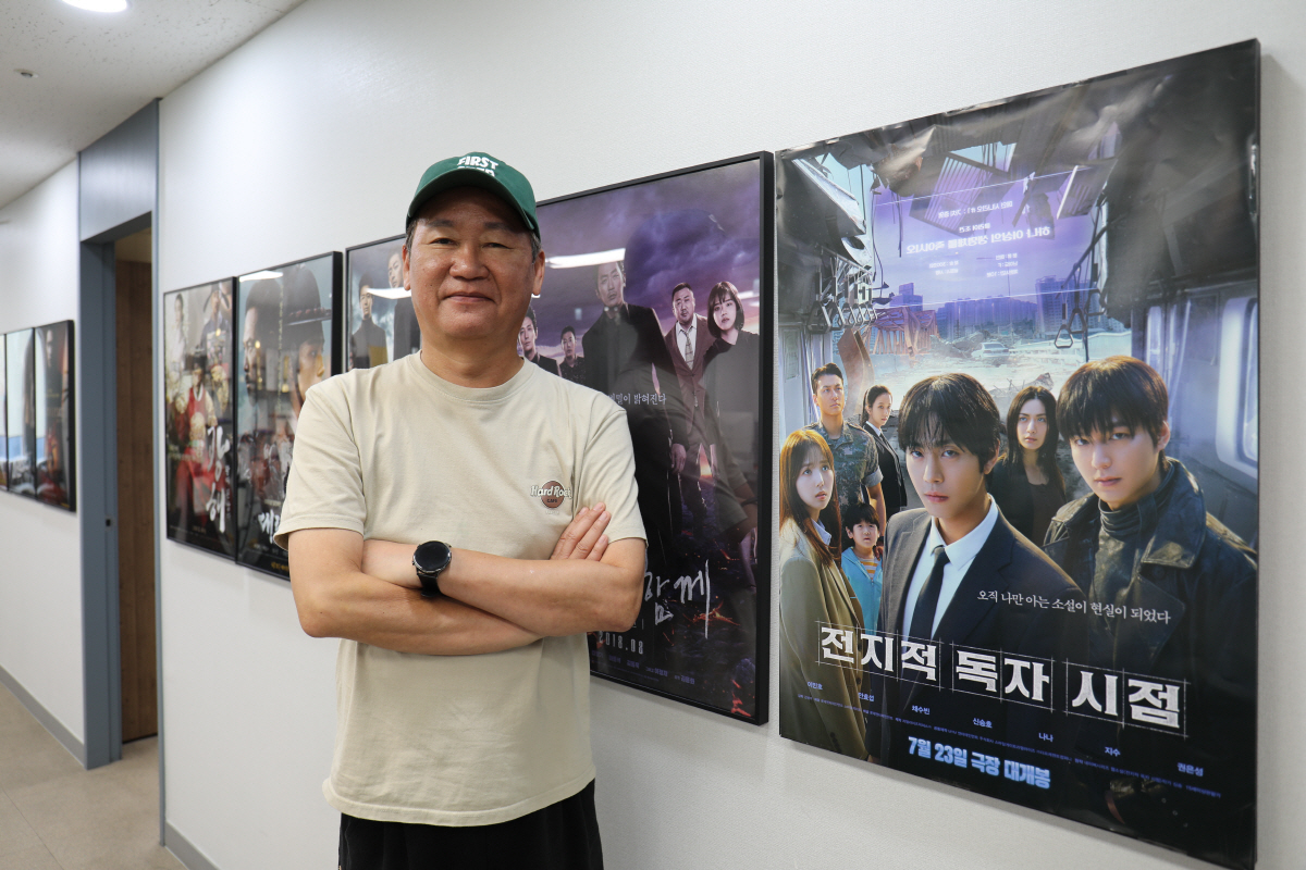 [SC인터뷰] "욕먹다가 영생의 길 걸을 수도"…'전독시' 제작자, 논란…