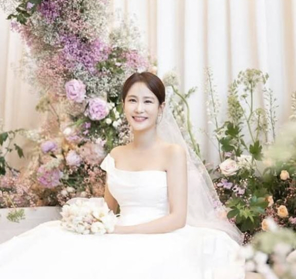김준호♥김지민, '식대만 2억' 초호화 결혼식 공개…'전진♥' 류이서 "…
