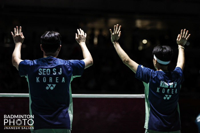 '세계1위 등극 자축쇼' 서승재-김원호, 중국오픈 32강 가볍게 통과…슈…
