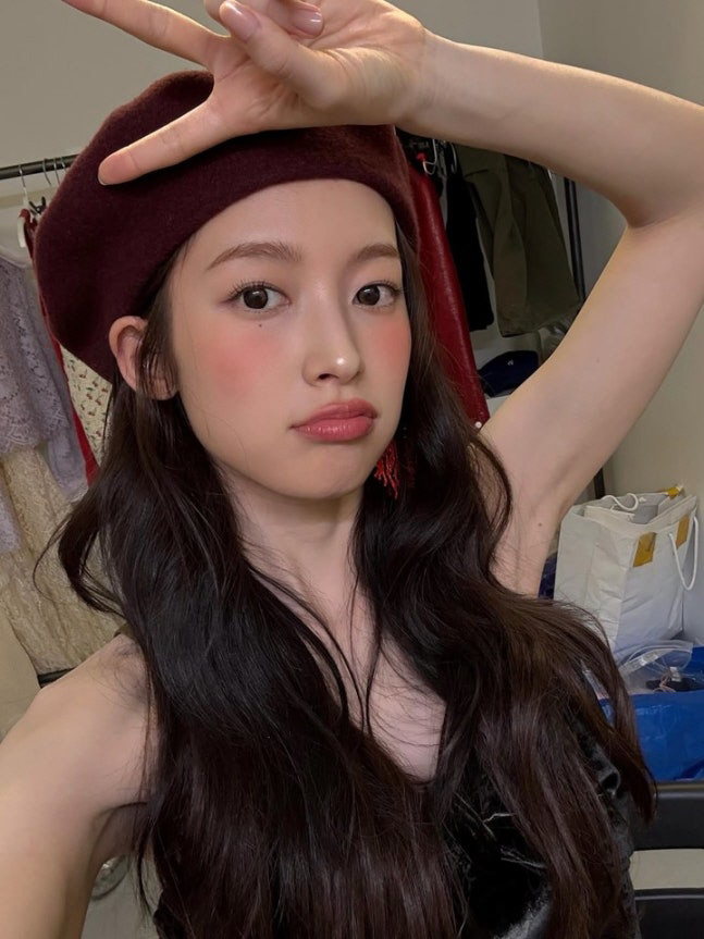 [SCin스타] 오마이걸 아린, 사랑스러움+우아함 다 담았다…꽃보다 아름…