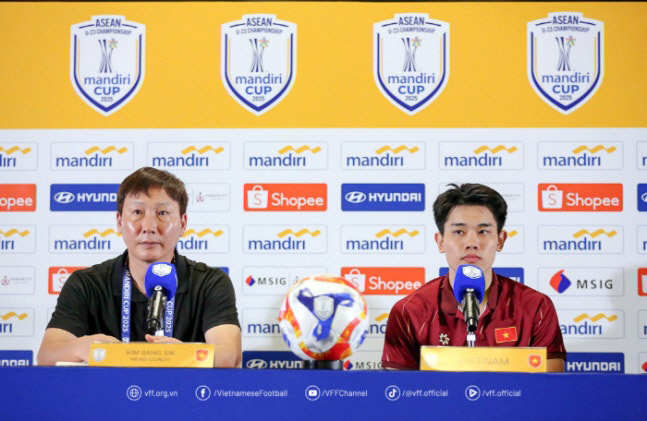 '김상식 매직' 베트남 U-23 대표팀, 아세안챔피언십 4강행 '3연패 …