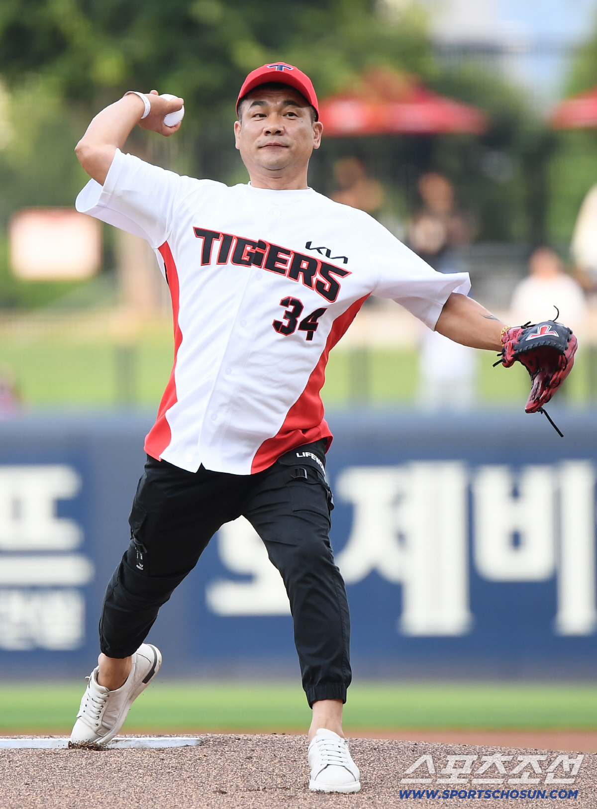 [포토] 폭우 속 시민 구한 의인 최승일씨의 시구