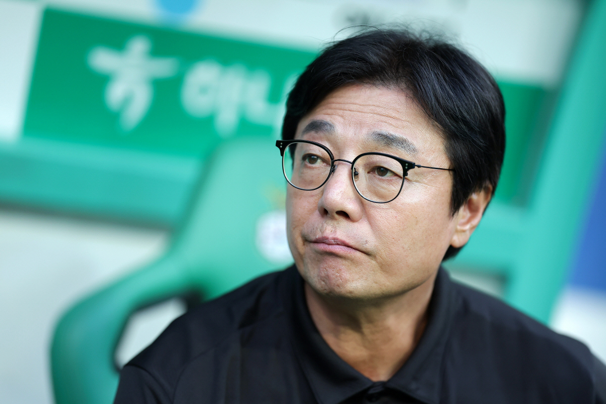 [현장인터뷰]말컹 이름나오자 한숨부터, 황선홍 감독 "피지컬 워낙 좋아 …