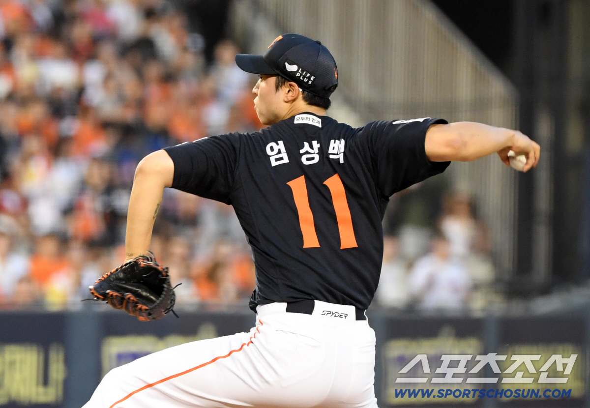1위팀도 이런 날이.. 엄상백 6실점 와르르 → 두산, 4회에 한화 터뜨…