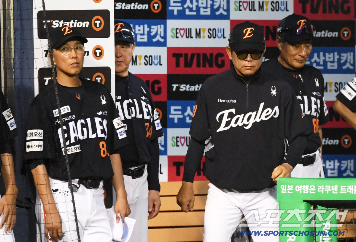 [포토] 김경문 감독 '굳어버린 표정'