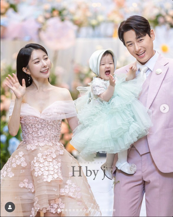 이지훈♥아야네, 결혼식보다 화려한 초호화 돌잔치 그후…"선물 대신 기부"
