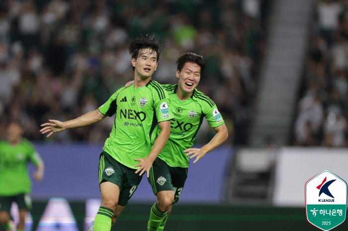 '김진규-콤파뇨 연속골' 전북, '김대우 퇴장' 강원에 2-0 승 '공식…