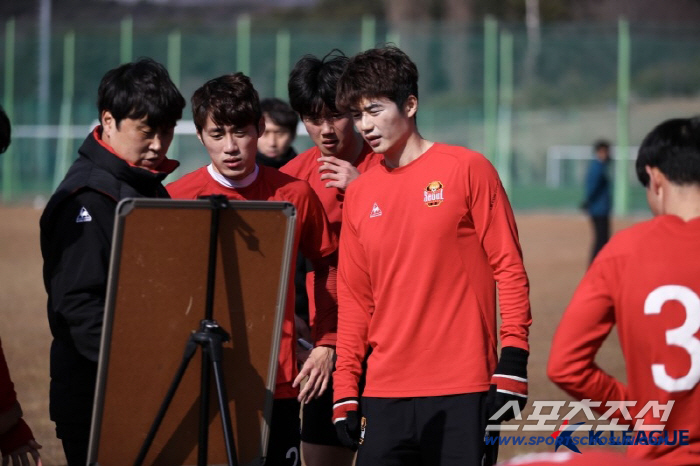 "성용이형, 도망갔더니 따라와"...'새 팀 적응 90%' 이젠 수원FC…