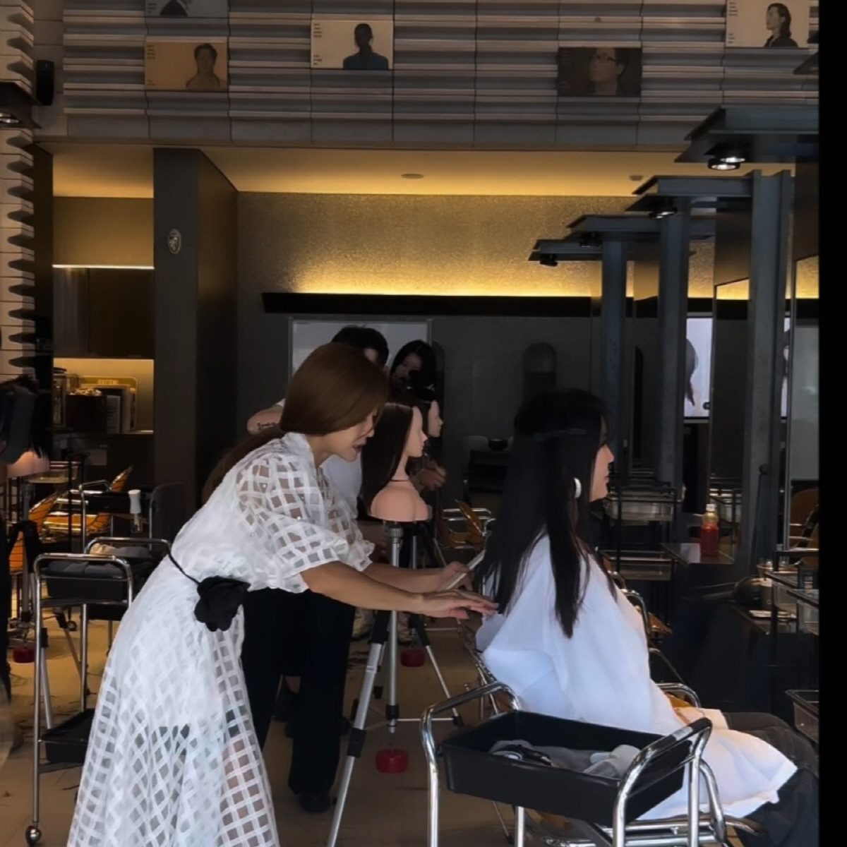 "헤어디자이너 변신" 이지현, '절친' 장영란 헤어부터 직접 손질→"첫 …