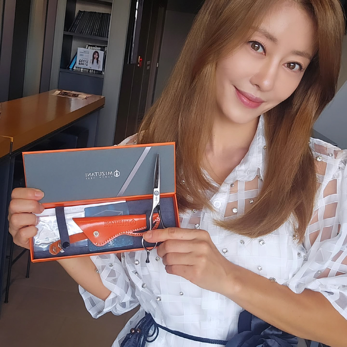 "헤어디자이너 변신" 이지현, '절친' 장영란 헤어부터 직접 손질→"첫 …