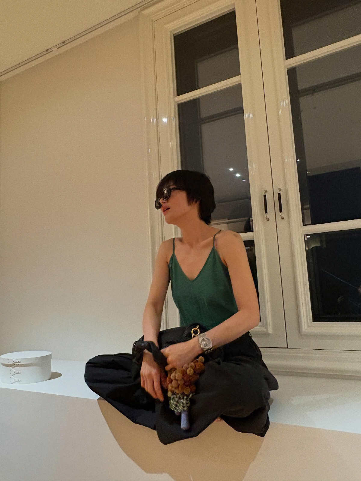 송혜교, 숏커트도 못가리는 미모…'절친' 신현지, 프로급 촬영 실력 덕?
