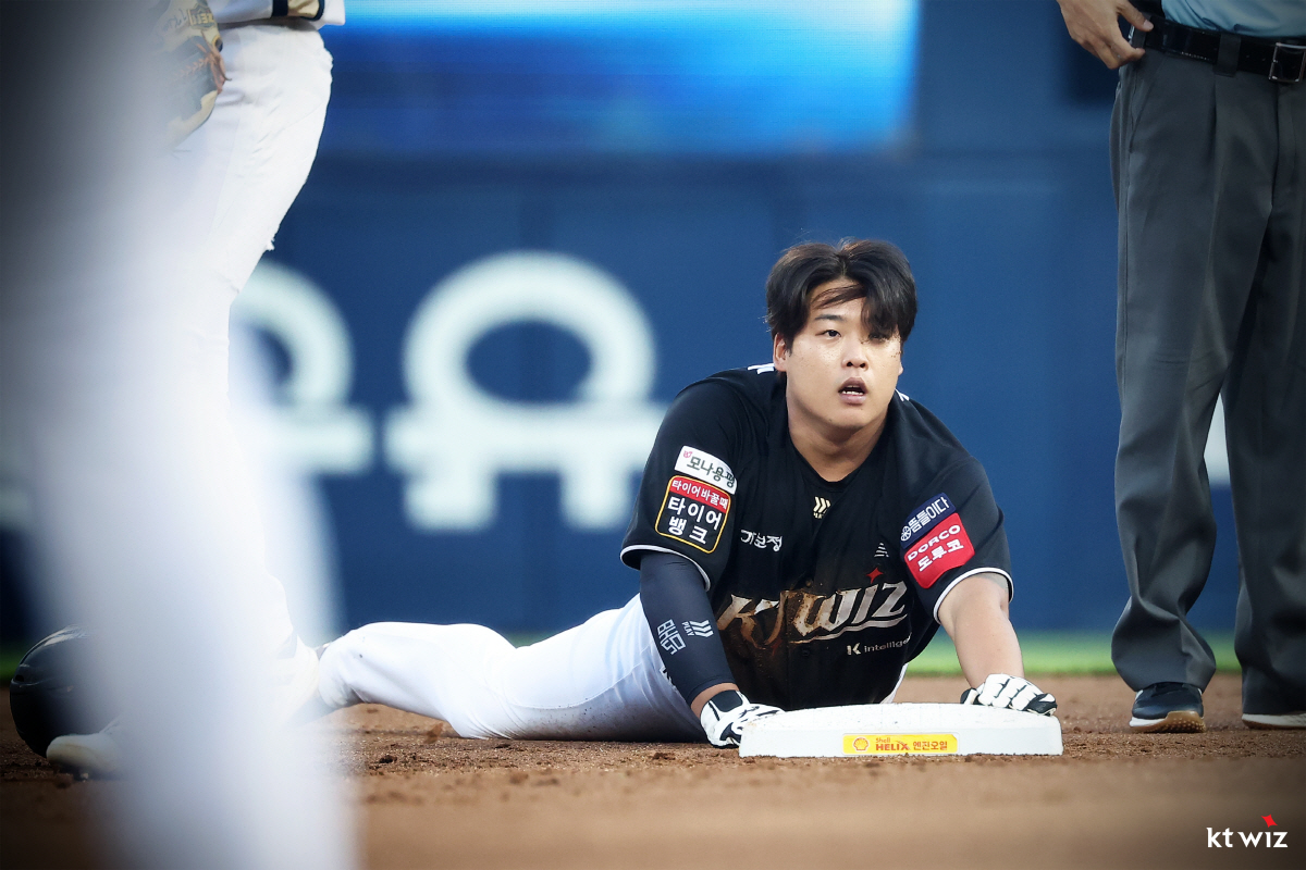 "우리팀 주포는 이제 안현민, 나는 서브 역할" 예비 FA 충격 부상, …