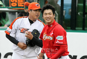 류현진·김광현, 개봉 앞둔 첫 선발 대결…야구팬은 설렌다