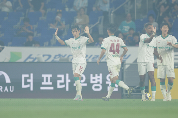 [현장인터뷰]"눈물 흘린 것 못 보셨죠" '英 유턴' 대전 선택→'원클럽' 울산에 비수, '뭉클' 이명재의 진심…"월드컵 나가야죠" 다시 초심으로