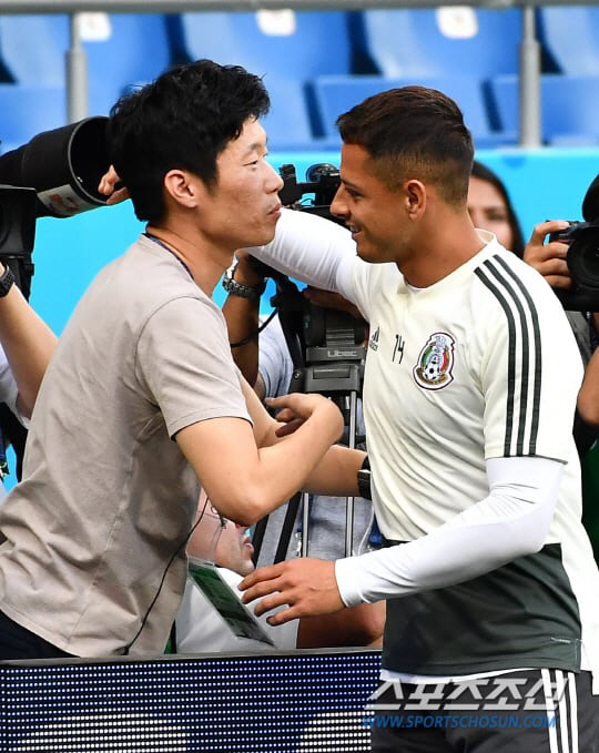 '박지성과 환상 호흡' 맨유 치차리토 미친 논란...대통령까지 분노 "여…