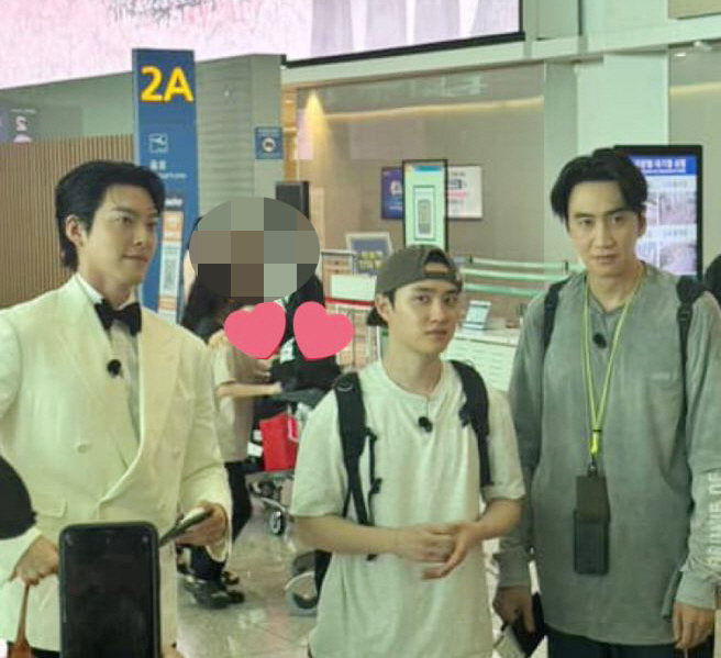 김우빈, ♥신민아도 놀랄 공항 턱시도…이광수·도경수 질색한 '예의 끝판왕…
