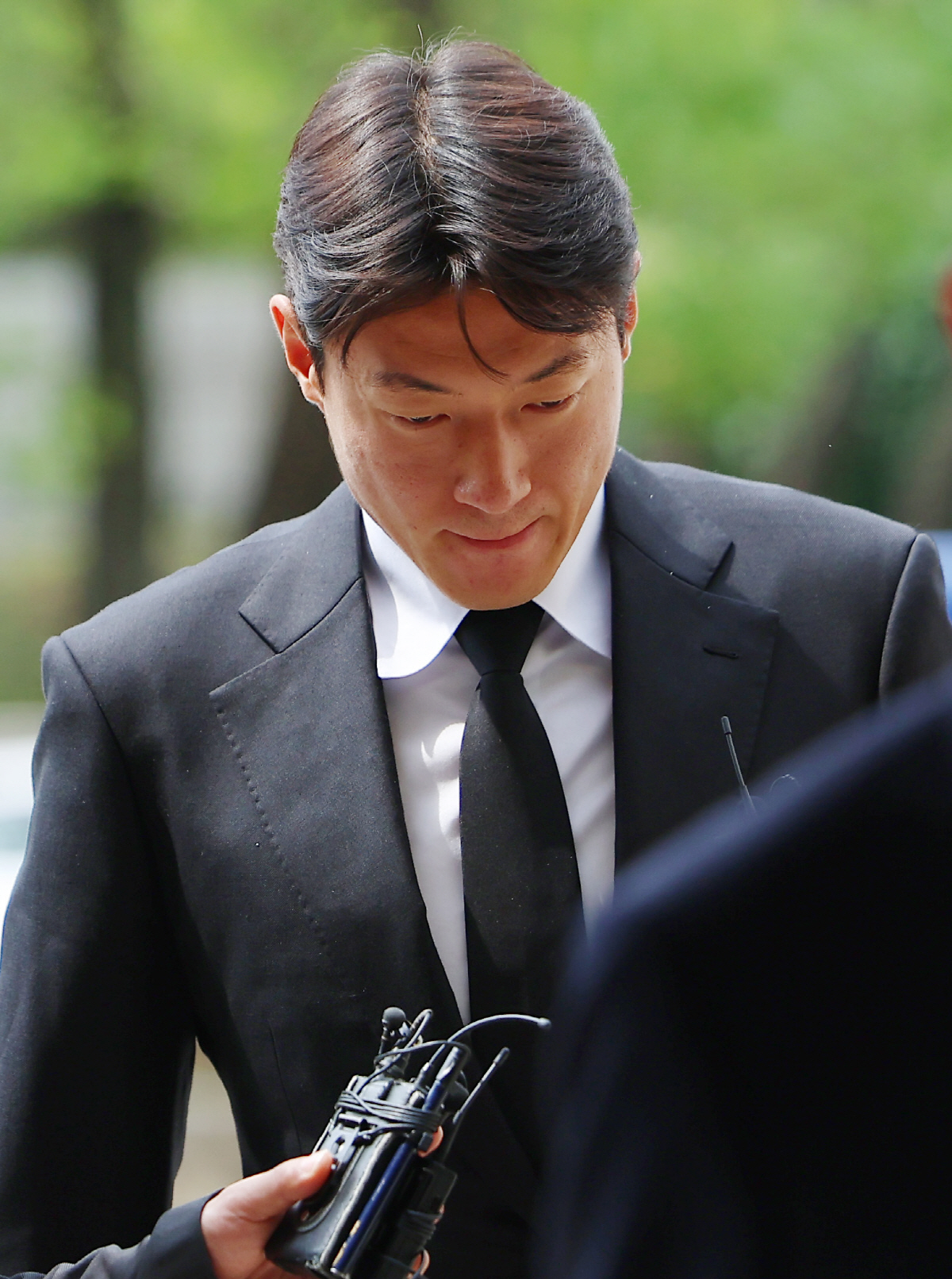 "알란야스포르 재계약도 용서 안돼" '불법촬영' 황의조, 울먹이며 선처 …