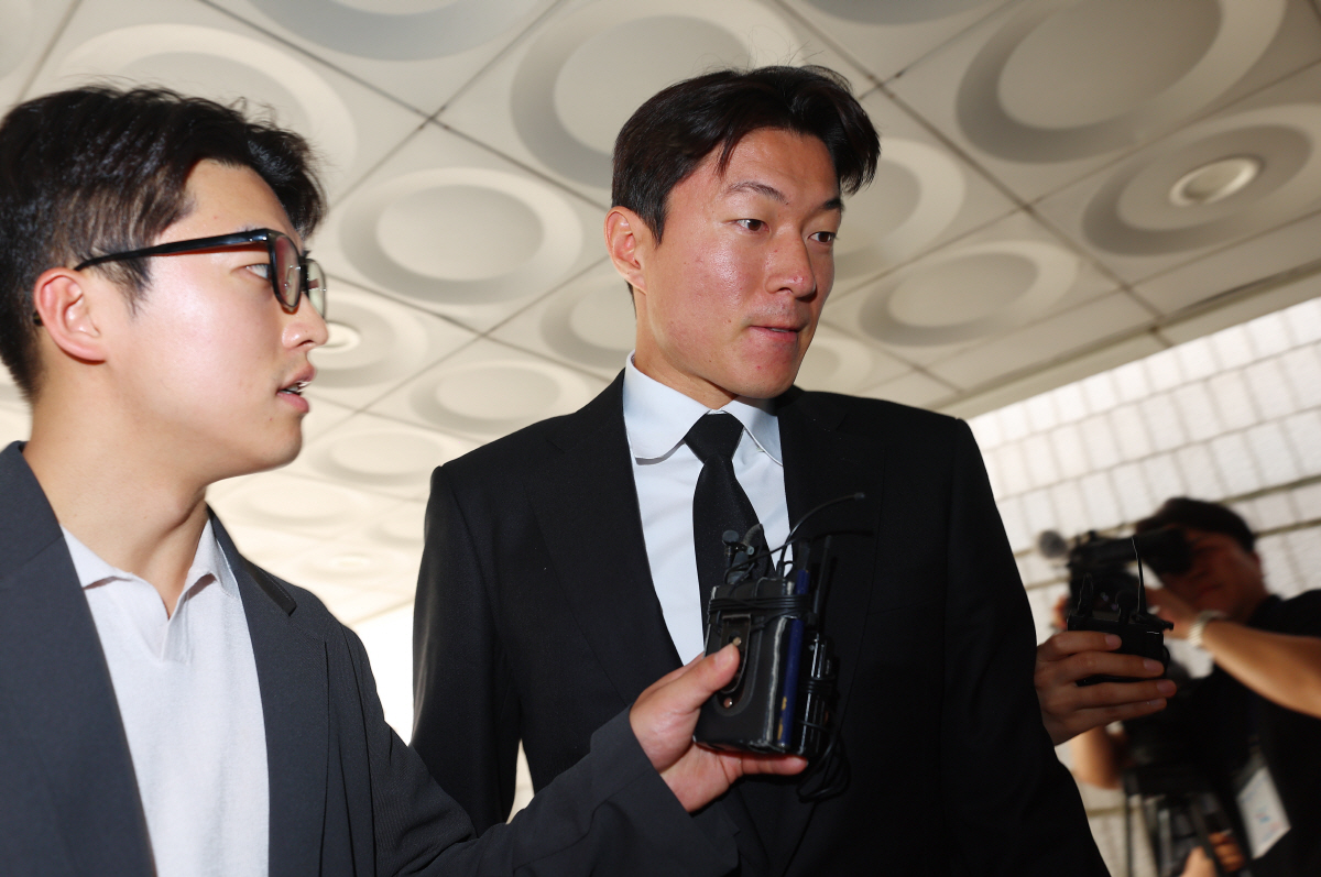"알란야스포르 재계약도 용서 안돼" '불법촬영' 황의조, 울먹이며 선처 …