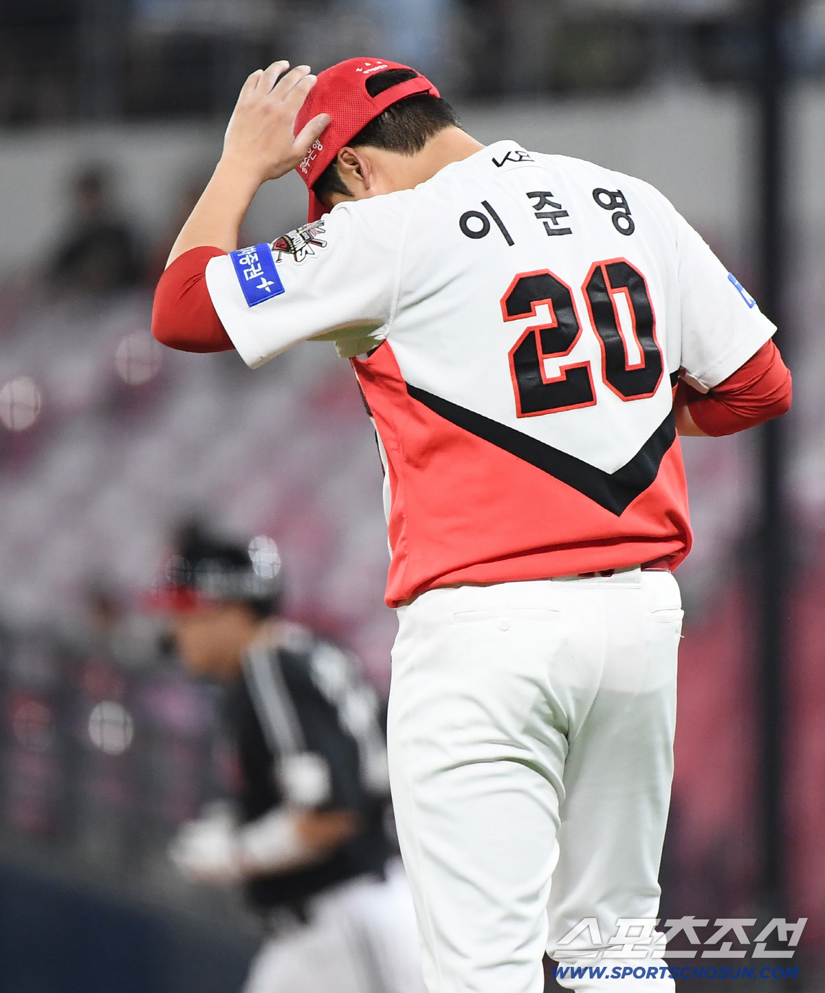 [포토] 스리런포 허용한 이준영