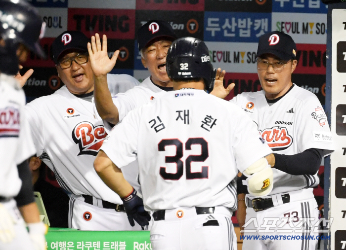 폰세 70구 교체 변수→김재환 짜릿 역전포→노-채 적시타 '반격'…두산-한화, '장군멍군' 무승부 [잠실 리뷰]