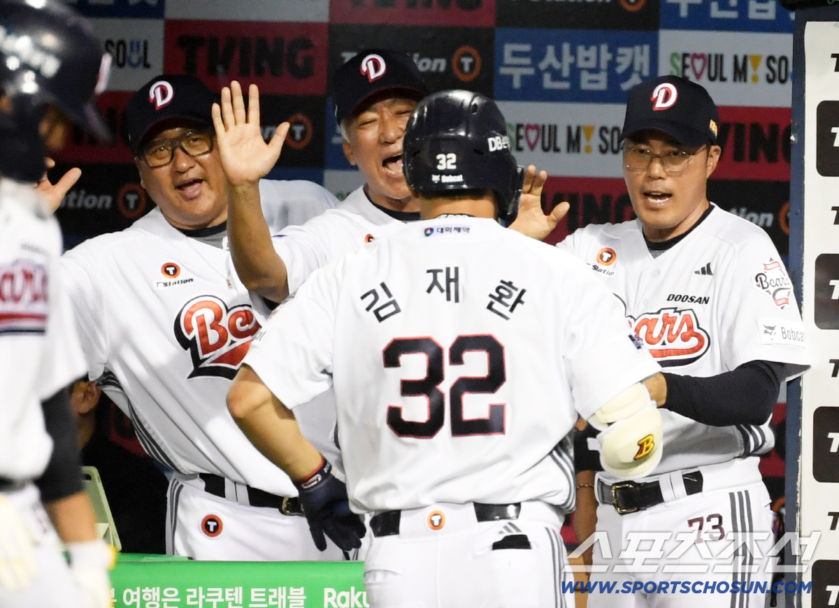 폰세 70구 교체 변수→김재환 짜릿 역전포→노-채 적시타 '반격'…두산-…