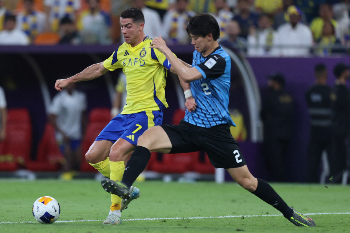 日축구 대오열! '토트넘 신입생' 고타 오자마자 쓰러졌다…경쟁자 이탈로 …