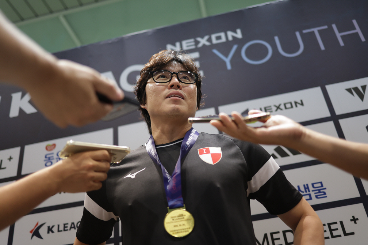 [천안 인터뷰]"같이 놀죠" 유스 맛집 이끄는 유쾌한 감독님, 제자들과 …