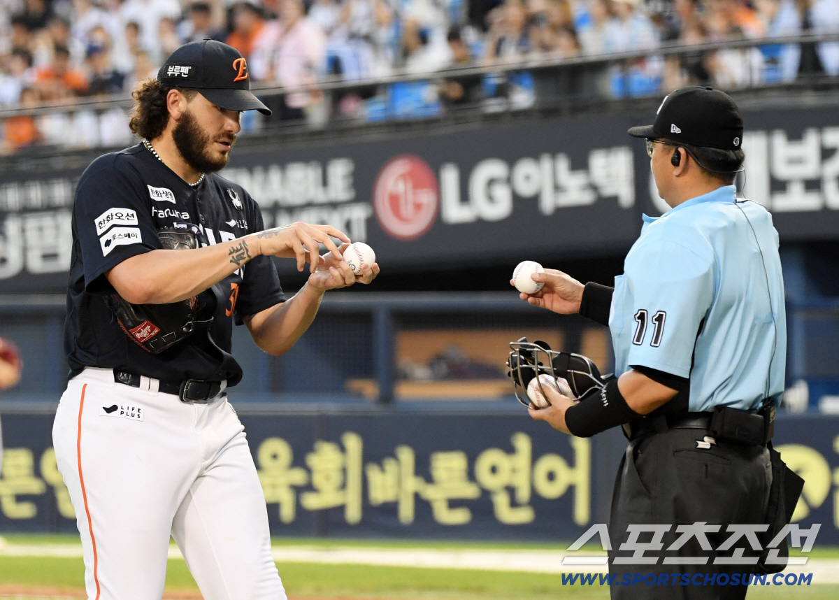 70구 던졌는데 폰세 왜 내려갔지? 철렁했다, 158km 뿌린 직후 강판…