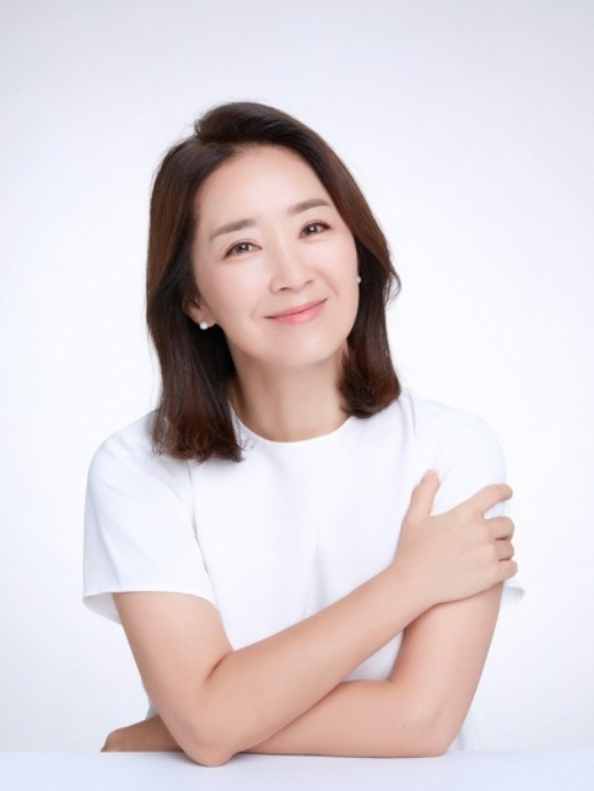 윤유선, 명문대 로스쿨 교수 됐다..능력 있는 커리어우먼 ('에스콰이어'…