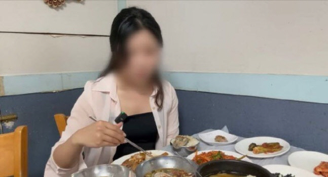 [SC이슈] “더는 대립 원치 않아”… 여수 혼밥 유튜버, 식당측 사과 …
