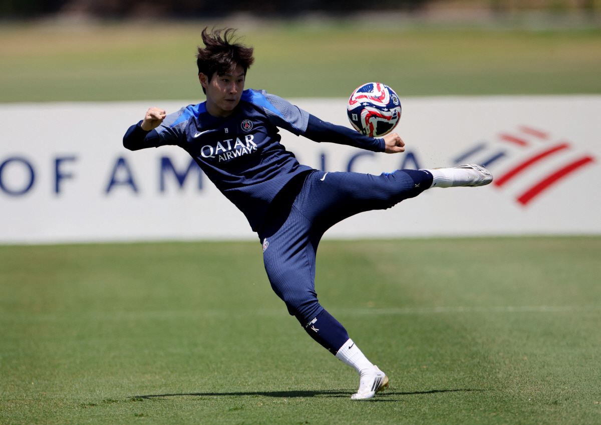 이강인 큰일났다! '사라진 러브콜' 결국 PSG 잔류?…"내보내려 하지만…
